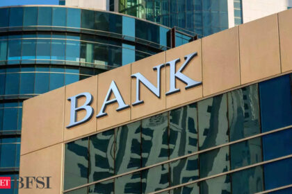 Indian banks' short-term debt rises to 12-year high on loan demand - ET BFSI