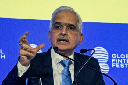 MPC cannot afford to look the other way despite moderating inflation: RBI Guv Das