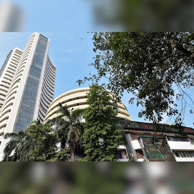 Markets end 3-week winning streak, shed over 1% on weak global cues