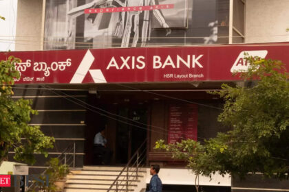 Axis Bank says AI won’t mean job losses as it adds frontliners - ET BFSI